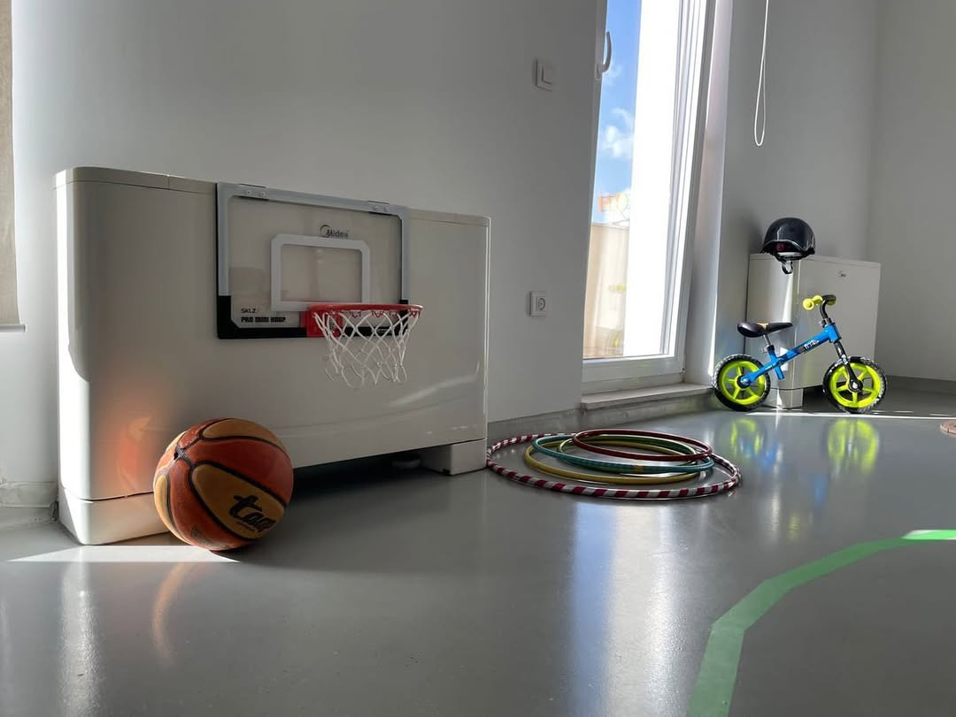 Të dashur familjarë dhe miq,Kemi kënaqësinë të prezantojmë zyrtarisht për herë të parë... Shtëpi (1)