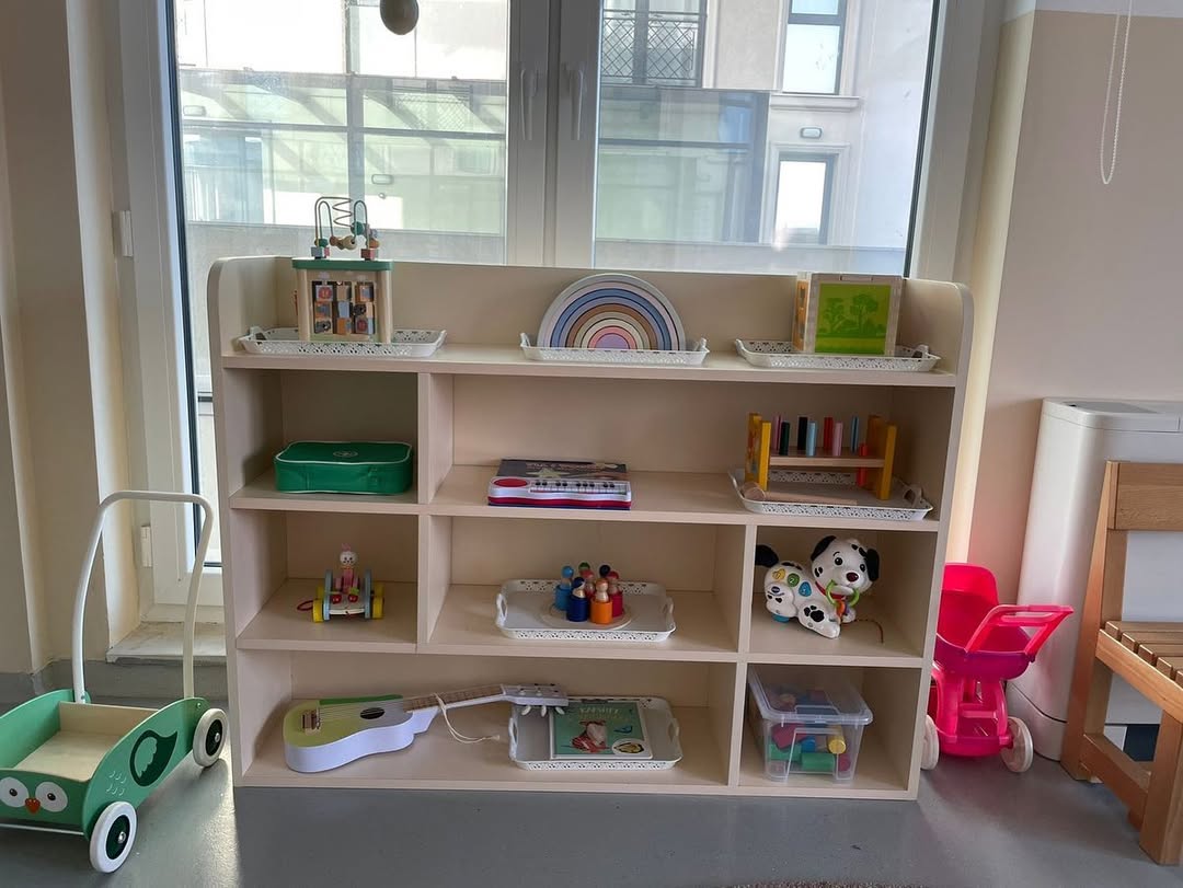 Të dashur familjarë dhe miq,Kemi kënaqësinë të prezantojmë zyrtarisht për herë të parë... Shtëpi